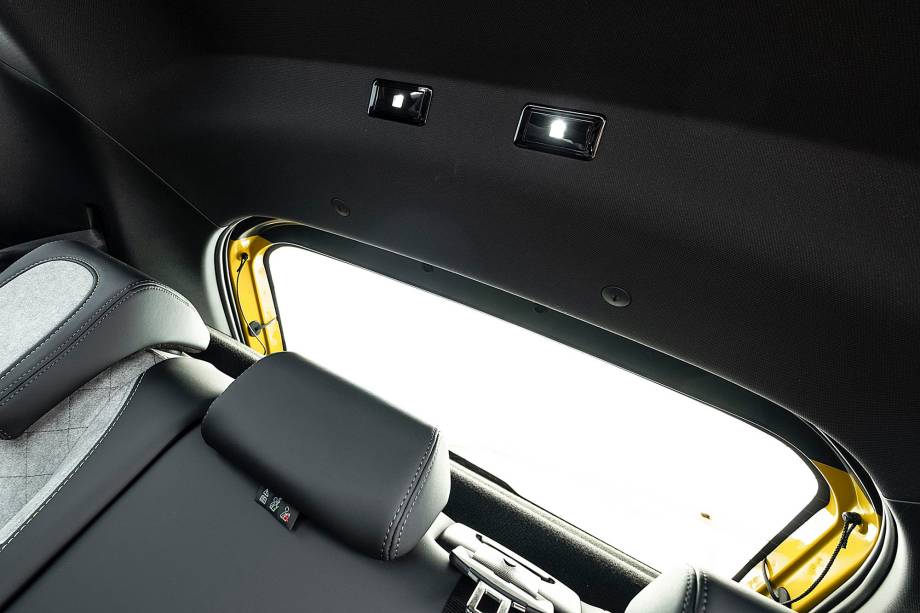 Luzes no teto são pontos de leds Luzes no teto são pontos de leds