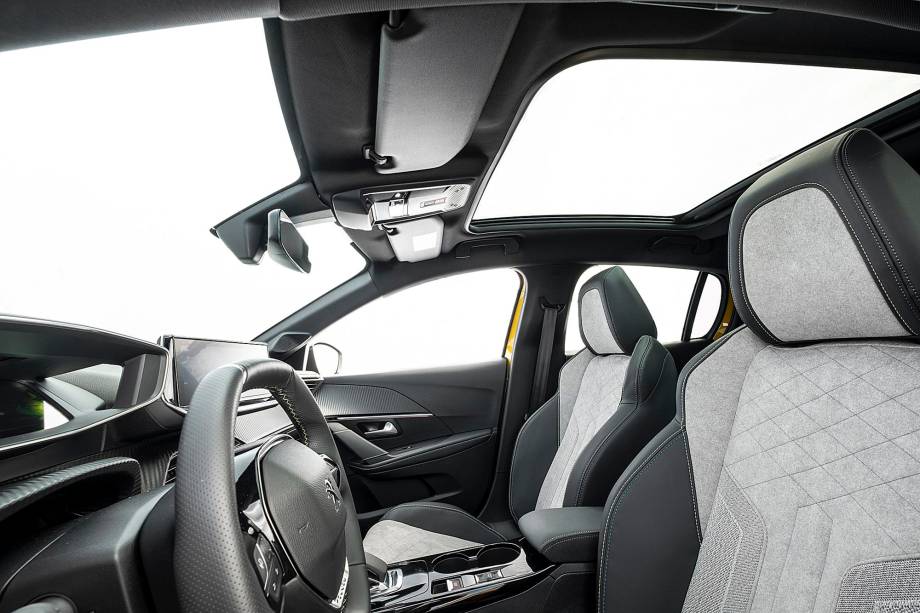 Teto solar panorâmico é padrão Teto solar panorâmico é padrão