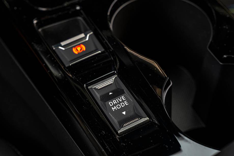 Há três modos de condução: Eco, Normal e Sport Há três modos de condução: Eco, Normal e Sport