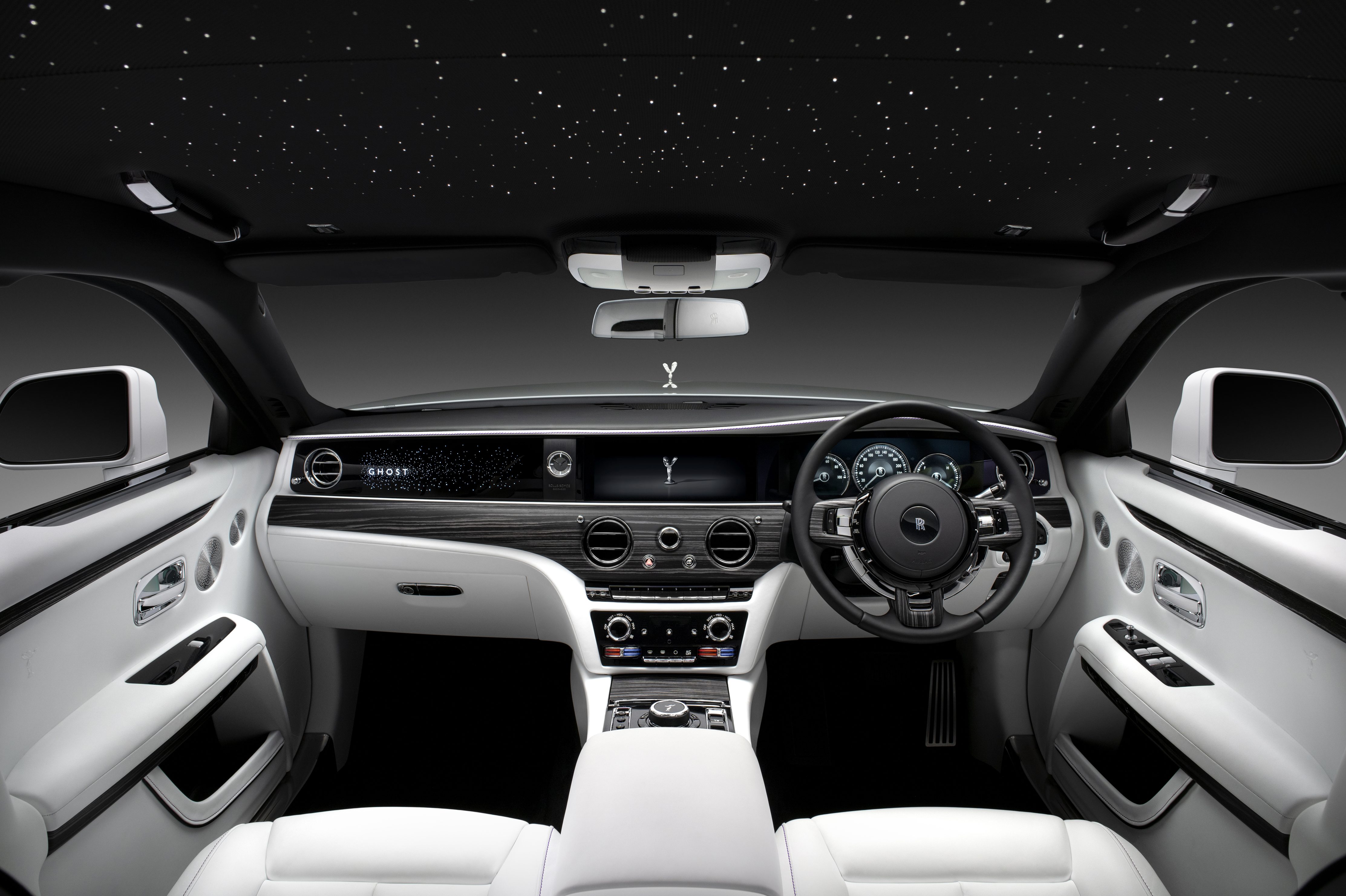 Rolls-Royce Ghost dispensa plataforma de BMW e se torna mini-Phantom