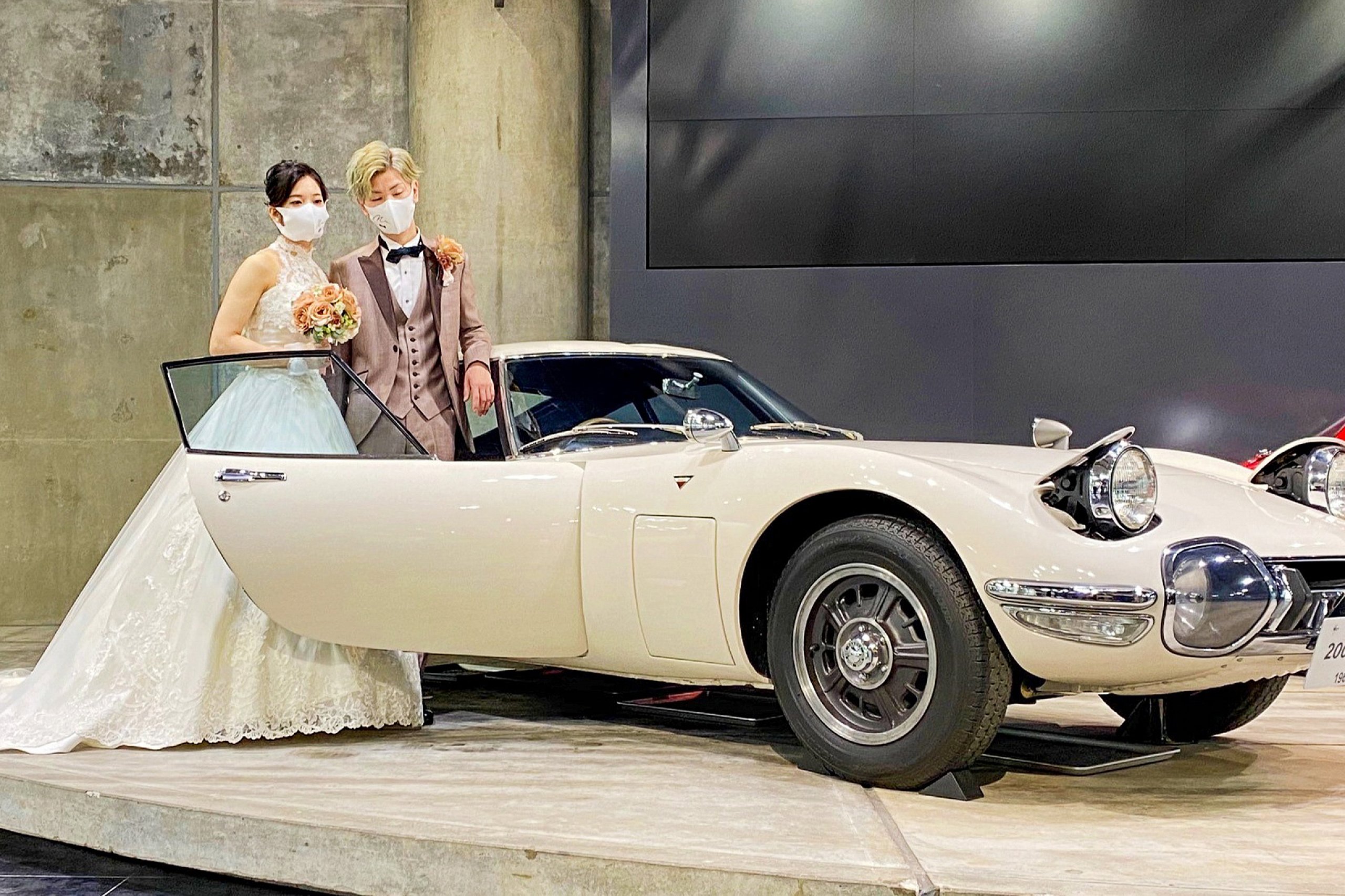 Casais realizam casamento no museu da Toyota – e o resultado é incrível