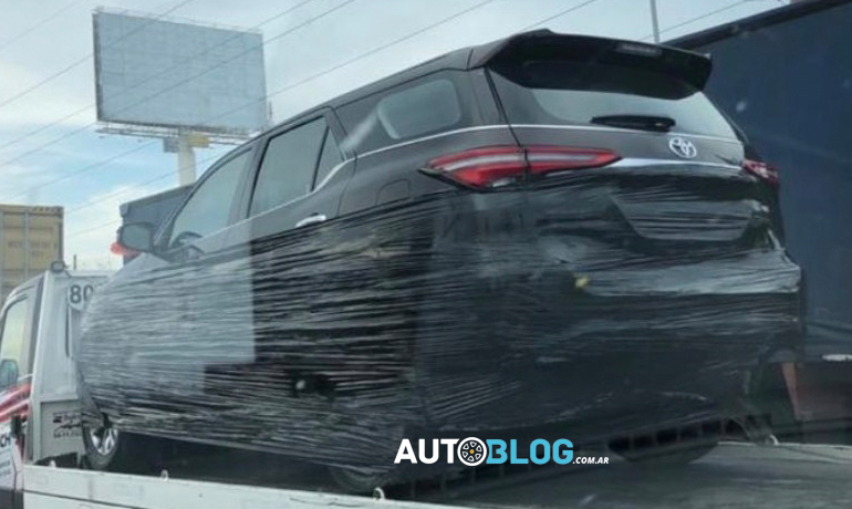 Flagrada ‘embalada’, nova Toyota SW4 já está em produção na Argentina