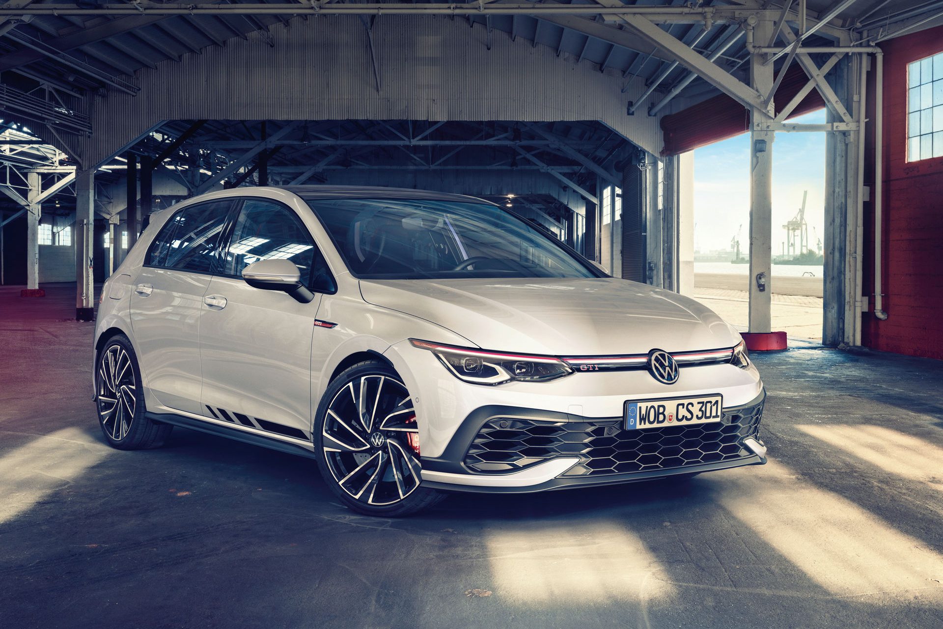 Novo VW Golf GTI Clubsport tem 300 cv e conjunto afiado para pistas
