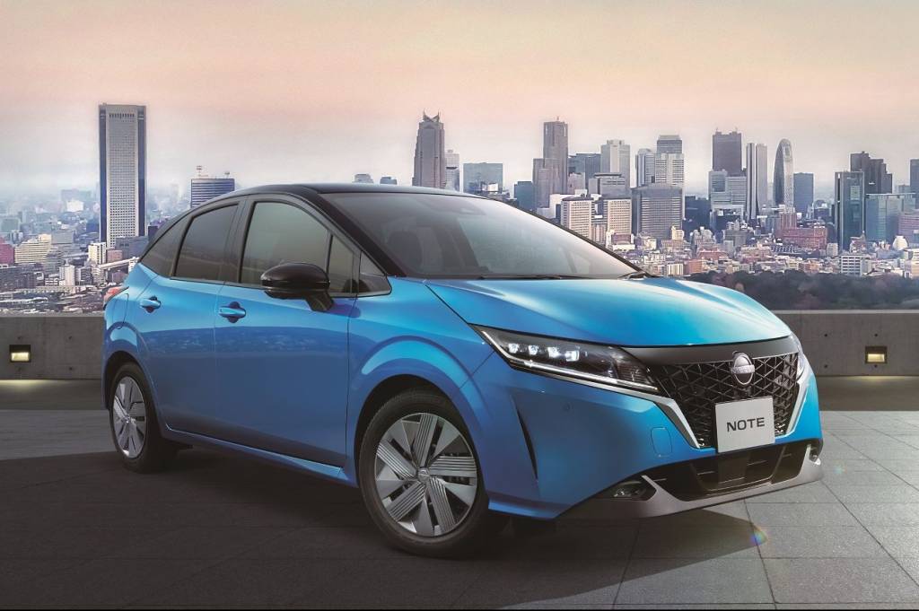 Nissan Note muda e antecipa mecânica híbrida do novo Kicks brasileiro