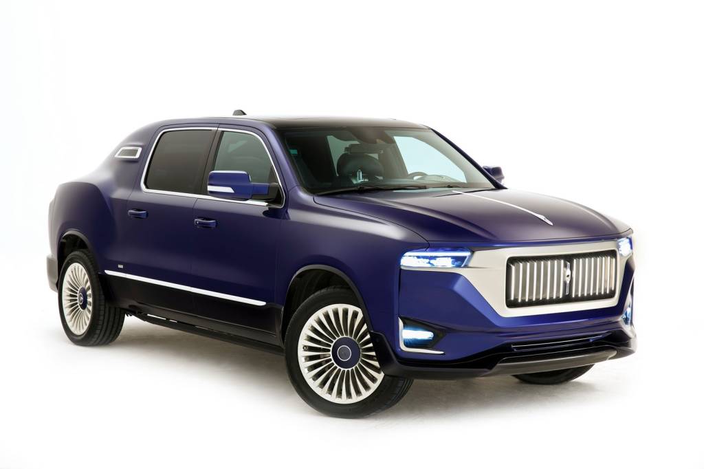 Picapona RAM 1500 dá origem a sedã bizarro com carroceria de plástico