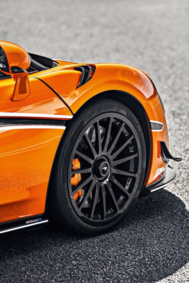 McLaren-620R-Media-Drives_03