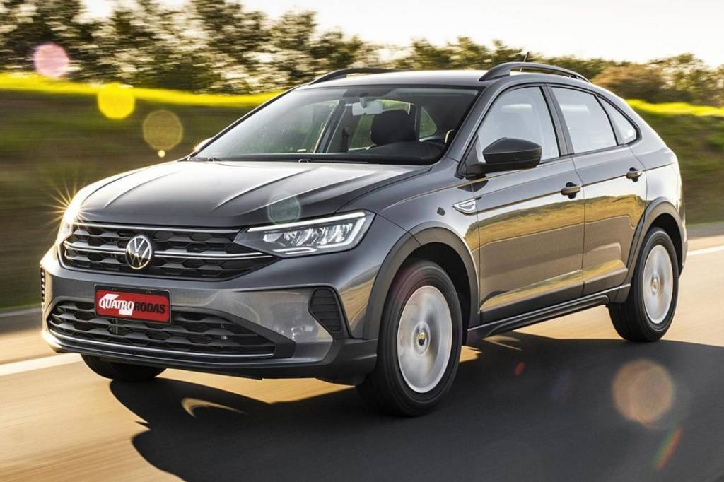 Volkswagen Nivus cinza de frente