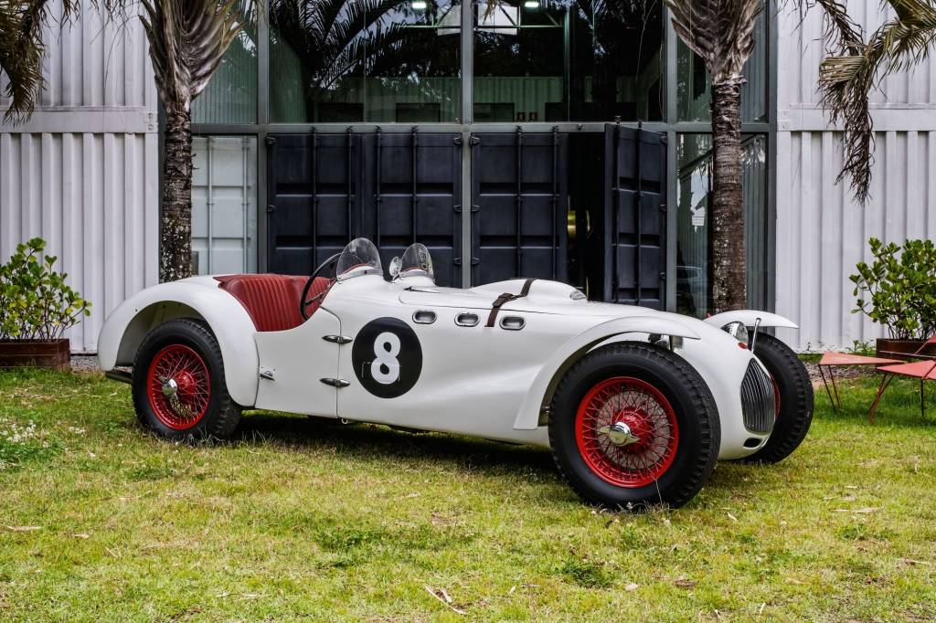 Allard J2, o roadster inglês que brilhou com grandes motores V8 americanos