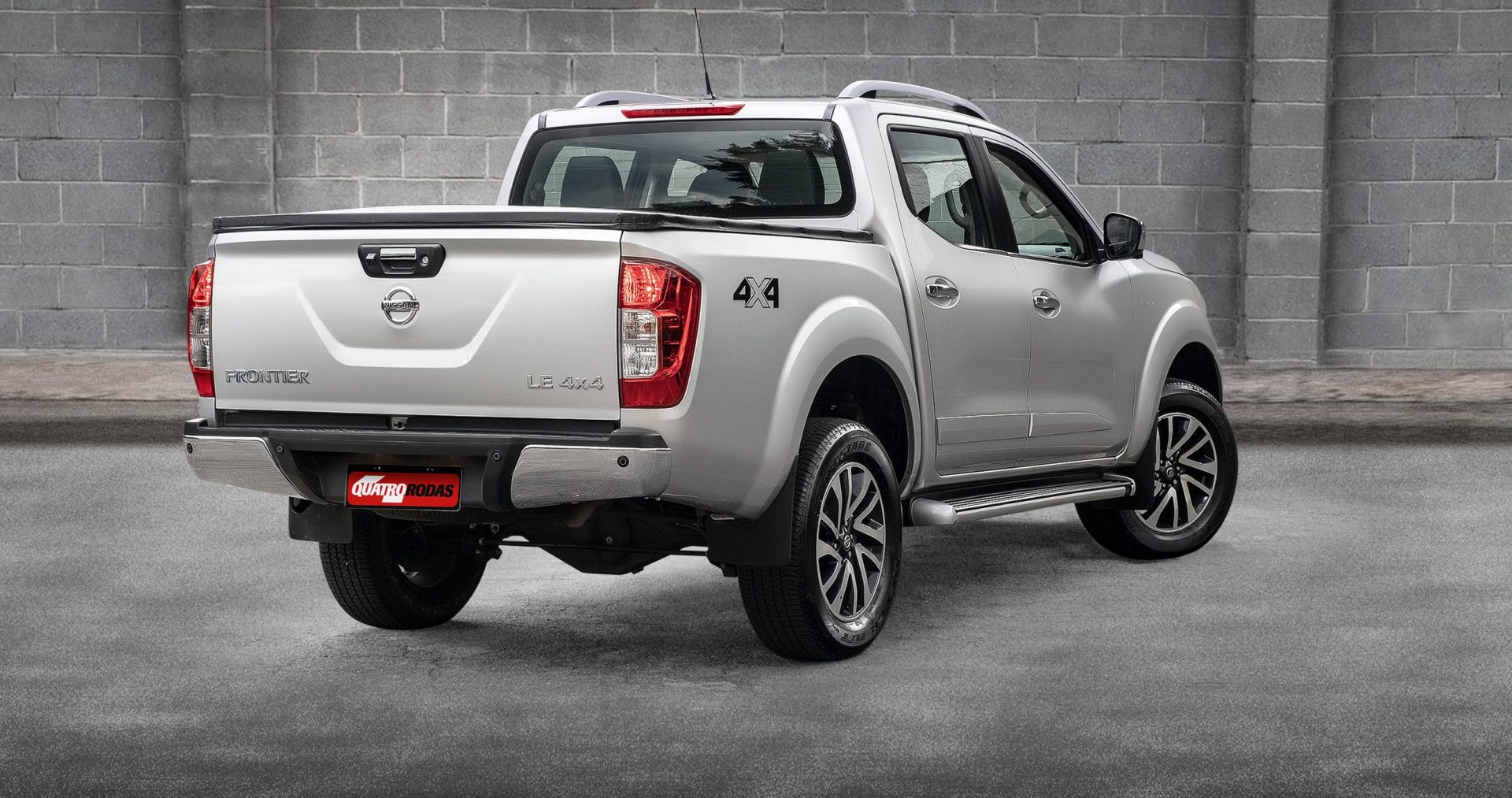 traseira da nissan frontier