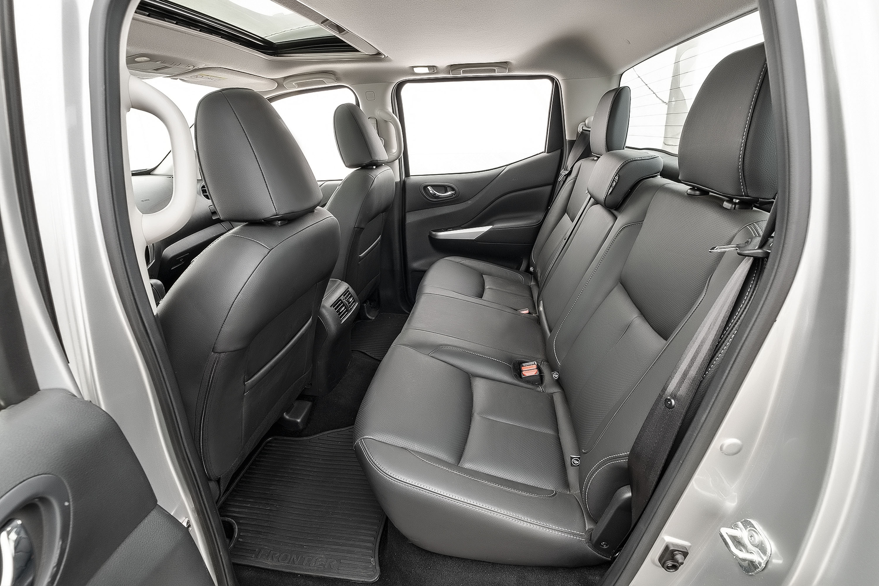 banco traseiro da nissan frontier