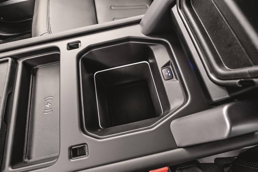 Land Rover Defender HSE 2021 (5) Land Rover Defender HSE 2021 geladeira