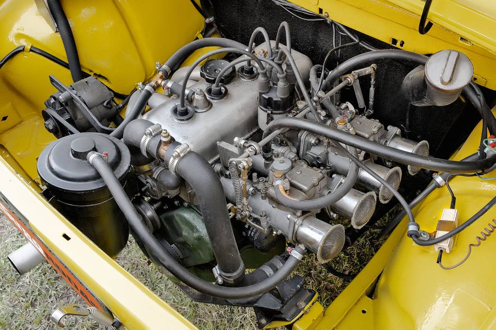 Renault R8 (4) Cabeçote do motor com câmaras hemisféricas