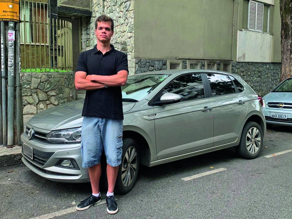 autodefesa polo janeiro 2021 Leonardo e seu Polo com pneus desgastados