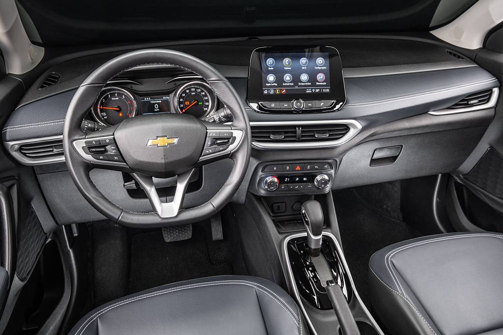 062_kicks_2021_FLP8413 Chevrolet Tracker