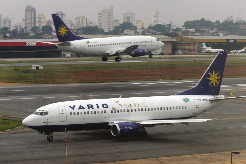 Avi&otilde;es da Varig no aeroporto de Congonhas.
