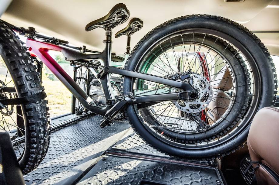 Espaço suficiente para bicicletas Espaço suficiente para bicicletas