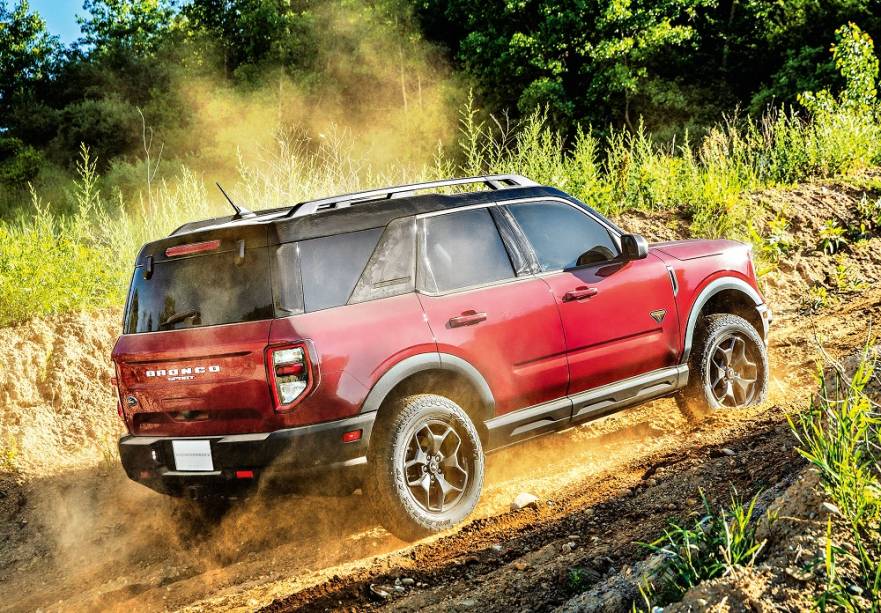 Tração AWD permite bloqueio do diferencial traseiro Tração AWD permite bloqueio do diferencial traseiro