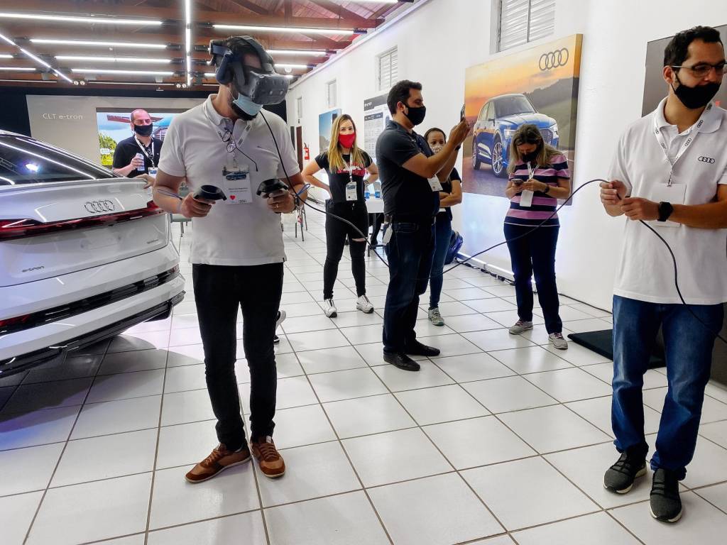 Treinamento de vendas Audi e-tron. Treinamento de vendas Audi e-tron.