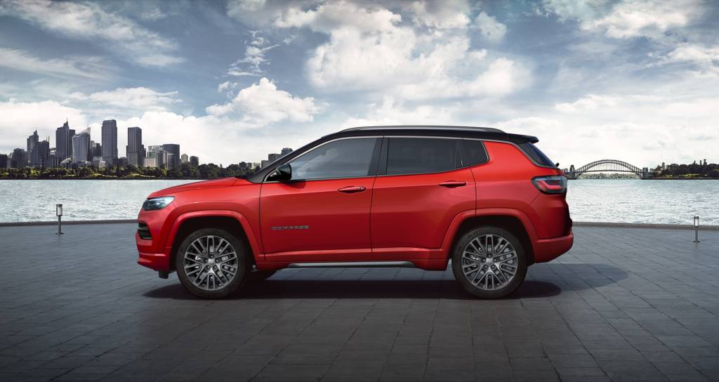 Vis&atilde;o lateral do Jeep Compass 2022