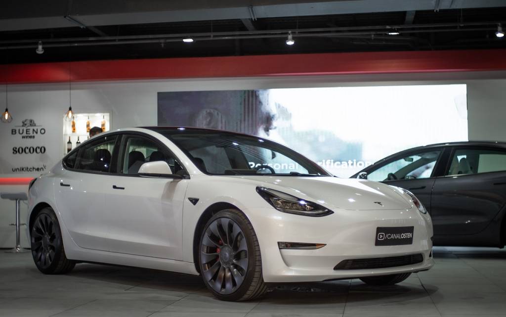 Tesla-Model-3-Performance-Olsten-São-Paulo Tesla Model 3.
