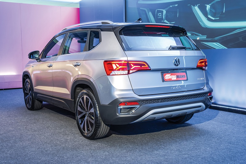 A suspensão é McPherson, na frente, e multilink, atrás A suspensão é McPherson, na frente, e multilink, atrás