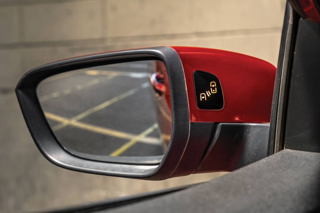 Alerta de pontos cegos do nosso Chevrolet Onix vê o que não existe