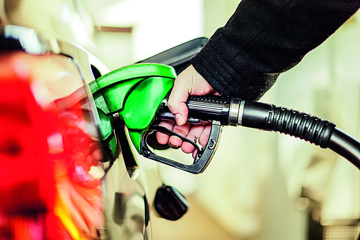 Pre&ccedil;o do litro da gasolina e do diesel pode ficar at&eacute; R$ 3,00 mais barato