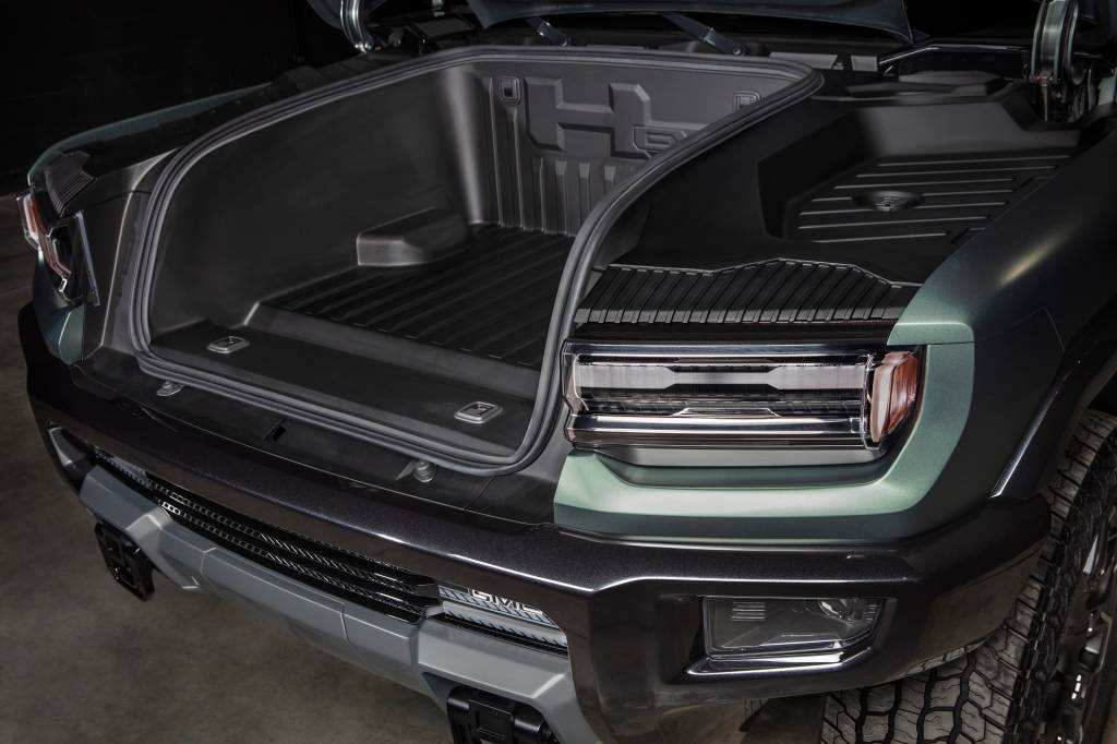 The GMC HUMMER EV SUV completes the HUMMER EV family and features a 126.7-inch wheelbase for tight proportions and a maneuverable body, providing remarkable on- and off-road capability. The GMC HUMMER EV SUV completes the HUMMER EV family and features a 126.7-inch wheelbase for tight proportions and a maneuverable body, providing remarkable on- and off-road capability.