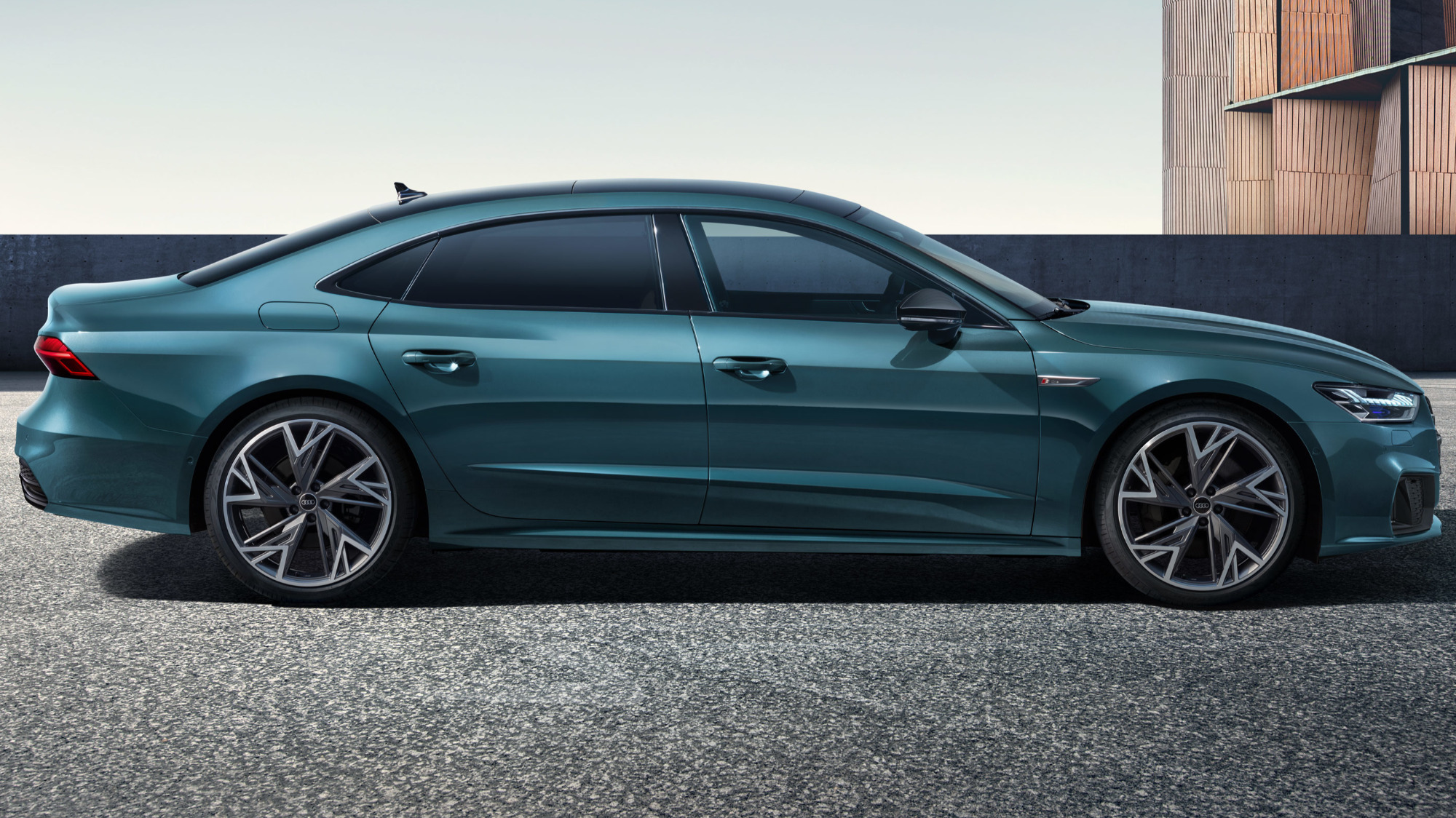 Diferen&ccedil;as em rela&ccedil;&atilde;o ao A7 Sportback ficam mais claras na vista lateral