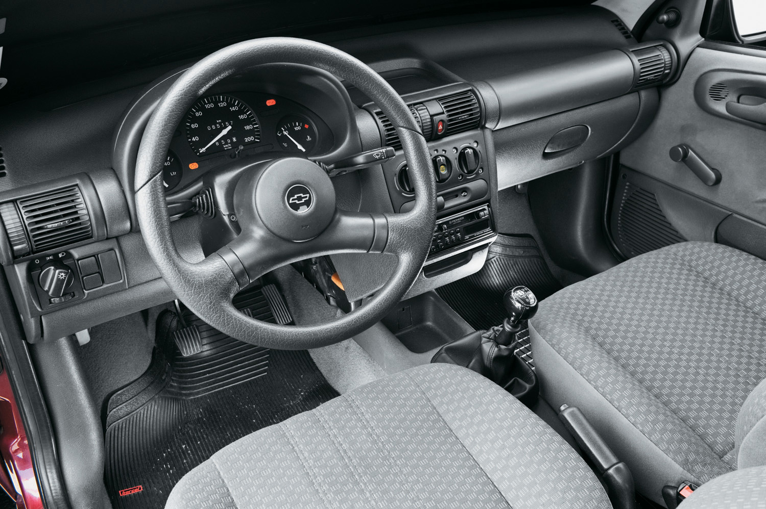 Interior do Corsa Wind modelo 1997 da Chevrolet.