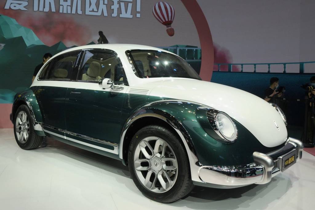 Chinesa Great Wall apresenta cópia do Fusca como elétrico de quatro portas