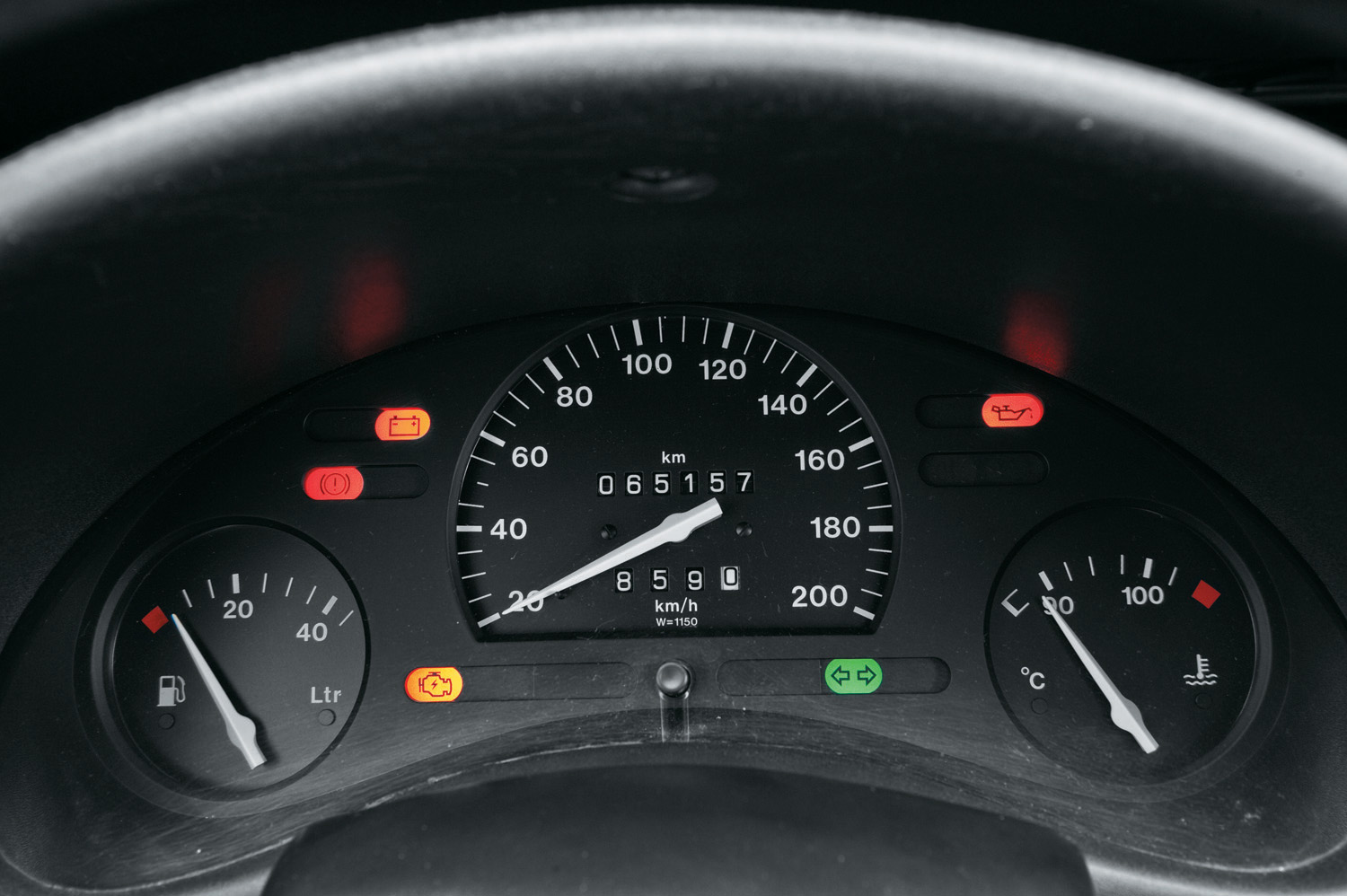 Quadro de instrumentos do Corsa Wind modelo 1997 da Chevrolet.