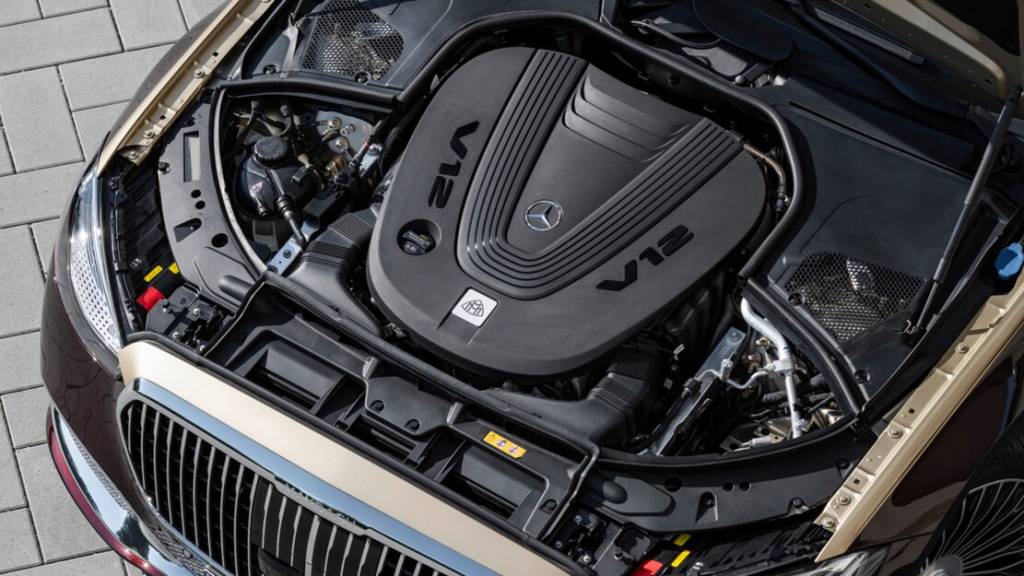 2022-Mercedes-Maybach-S680-V1226 2022-Mercedes-Maybach-S680-V12