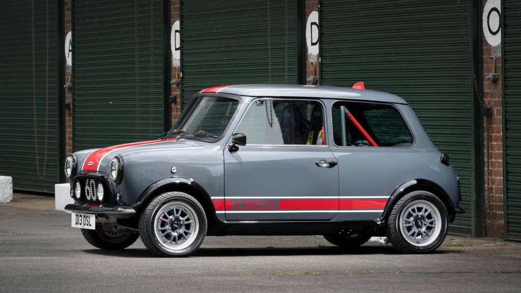 Mini Remastered Oselli Edition Mini Remastered Oselli Edition vermelho e cinza visto de lado
