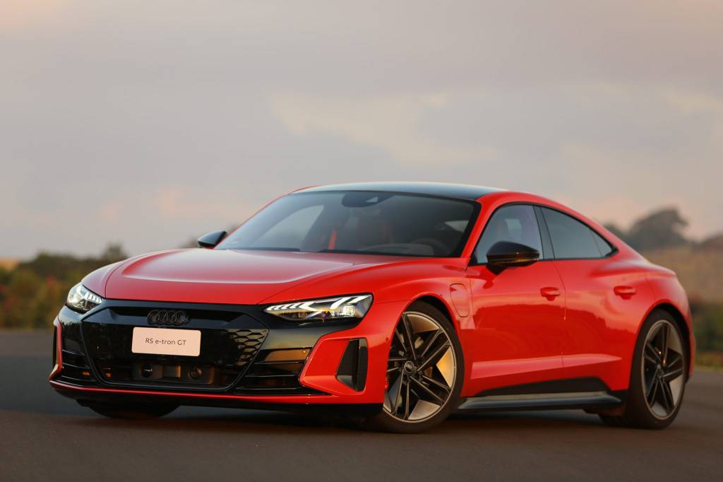 RS e-tron GT, primeiro esportivo elétrico da Audi, chega por R$ 950.000