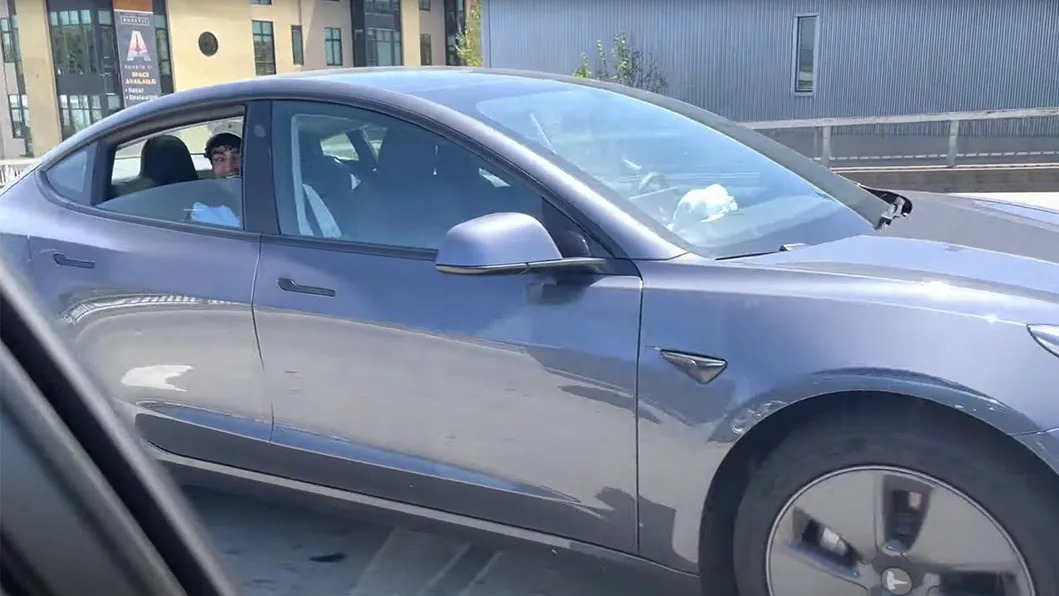 Tesla-Model-3-Autopilot – banco de trás