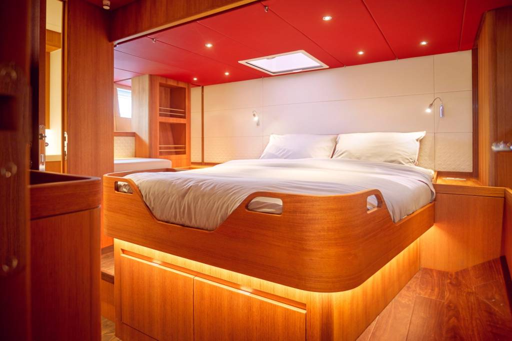 Bentley and Contest Yachts – 7 Bentley personaliza iate para combinar com carro de cliente na Holanda