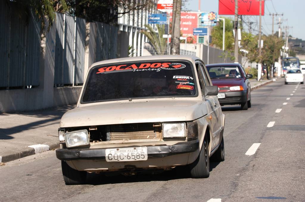 Em 2004, compramos um carro caindo aos pedaços para dirigi-lo por 300 km