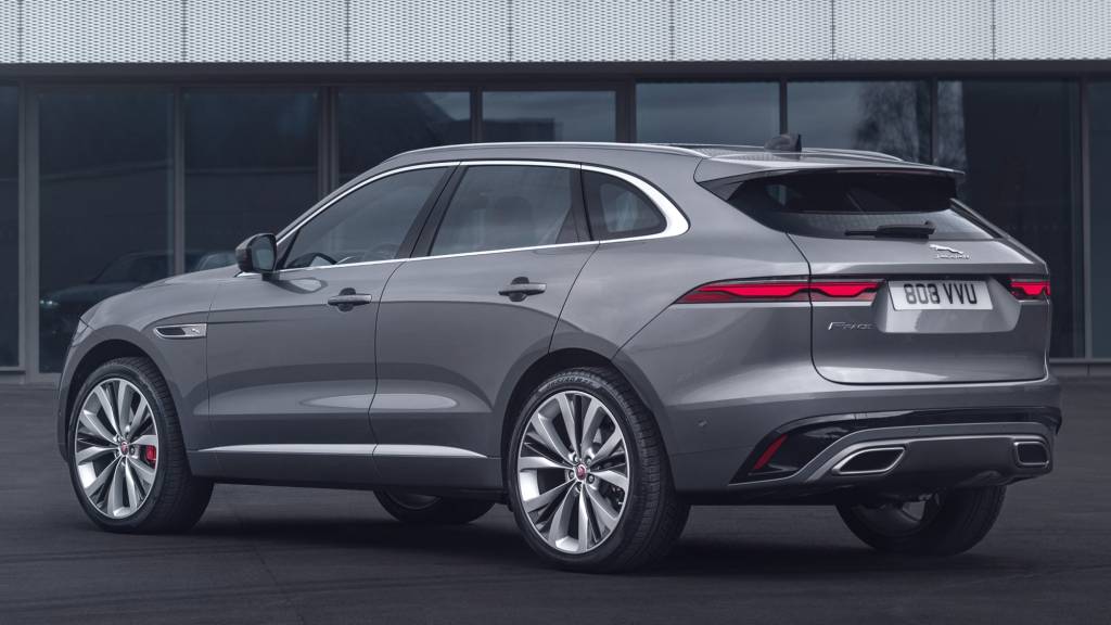 Jaguar F-PACE Jaguar F-PACE cinza visto 3/4 de trás