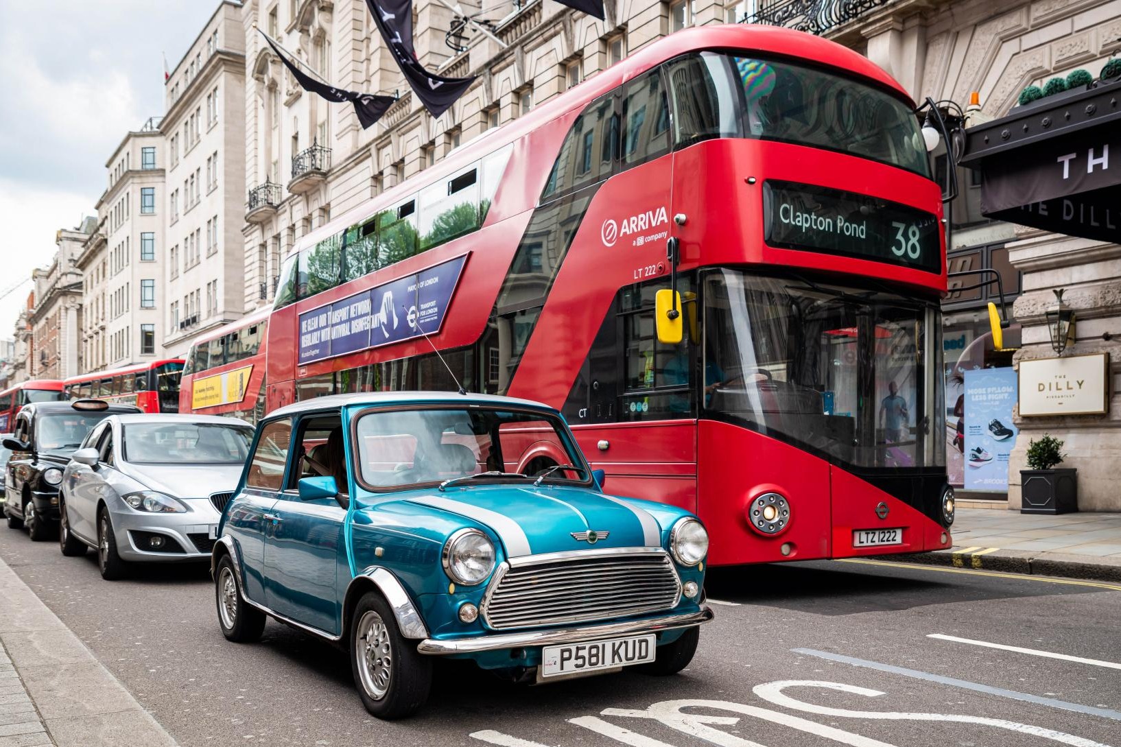 Mini 1993 Rover el&eacute;trico verde claro visto 3/4 de frente
