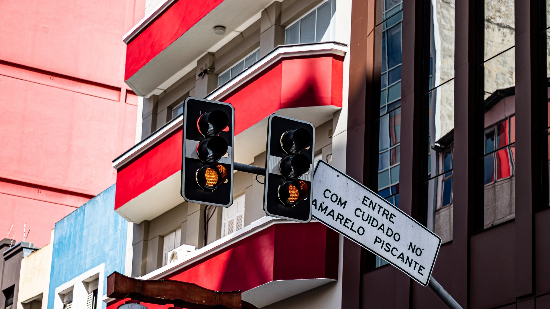 IA do Google promete reduzir as paradas nos semáforos de São Paulo