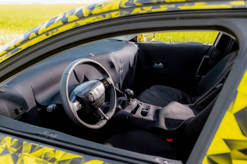 2022-Opel-Astra-camouflaged-prototype-7 Opel Astra