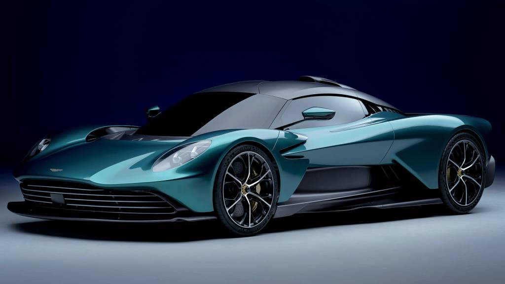 Aston Martin Valhalla 16×9 Aston Martin Valhalla verde visto 3/4 de frente