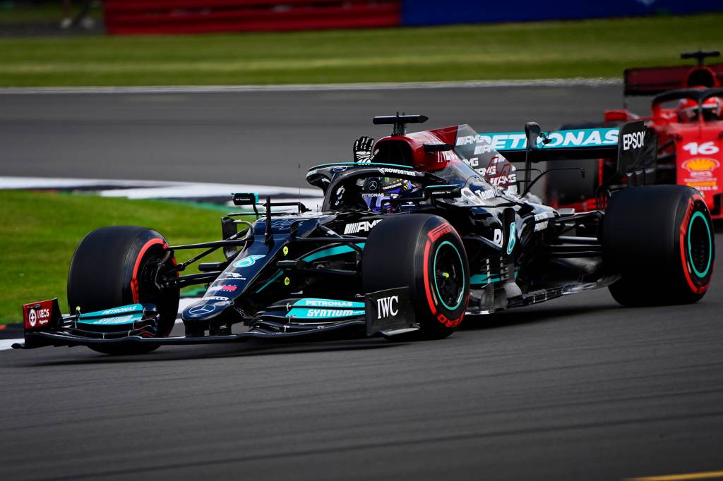 Mercedes F1 2021 Carro de F1 da Mercedes de 2021 visto de lado