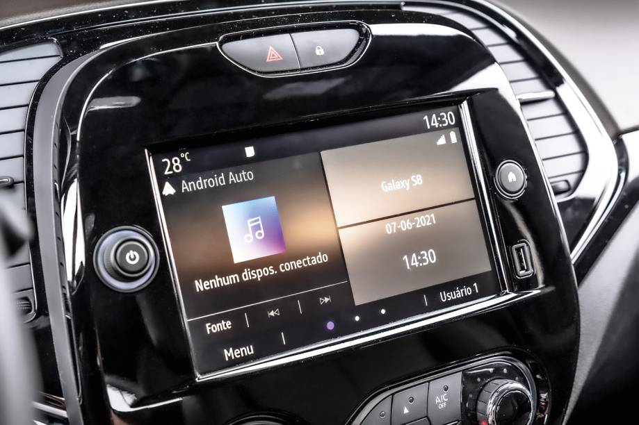Multim&iacute;dia tem 8&rdquo;, Apple CarPlay e Android Auto, mas o sistema de som Bose &eacute; opcional