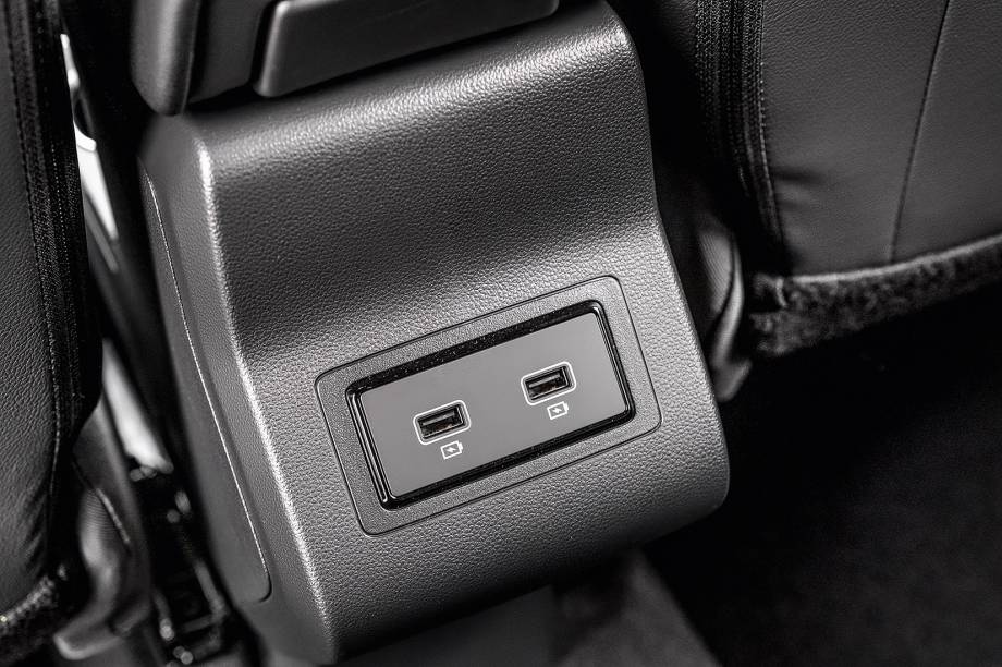 Quem vai atr&aacute;s tem &agrave; disposi&ccedil;&atilde;o duas entradas USB