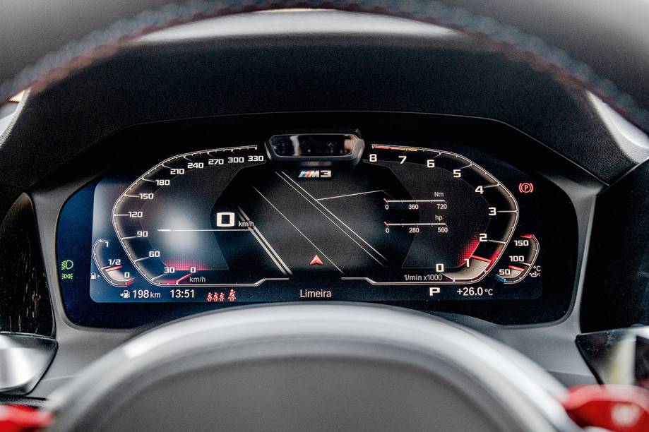 Painel digital tem tela de 10,25” Painel digital tem tela de 10,25”