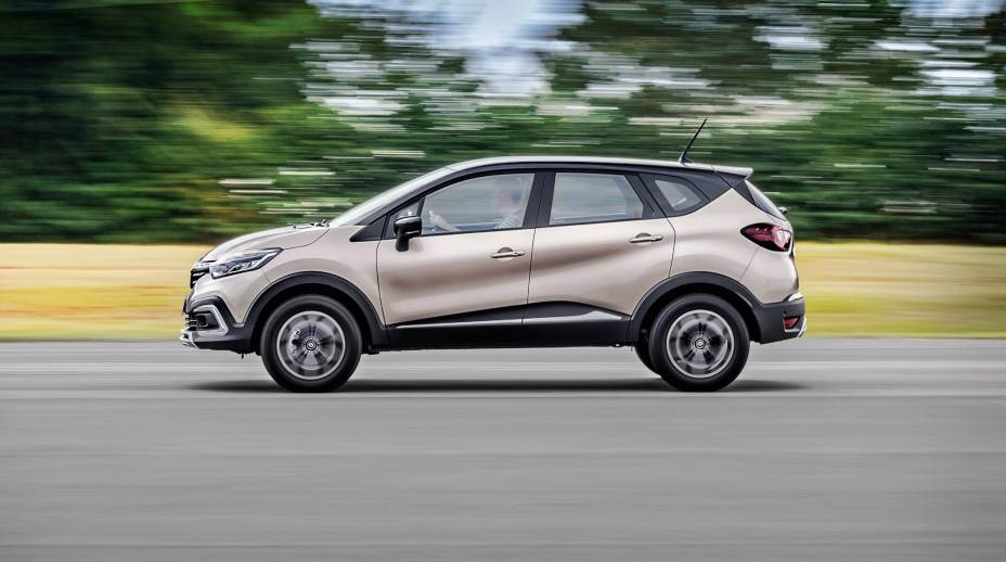 Espa&ccedil;o interno &eacute; um dos destaques do Captur, gra&ccedil;as ao bom entre-eixos
