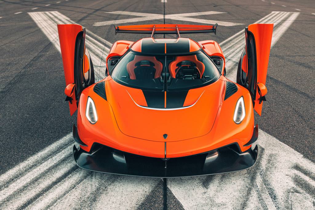 Koenigsegg Jesko de 1.600 cv conquista novo recorde em pista desafiadora