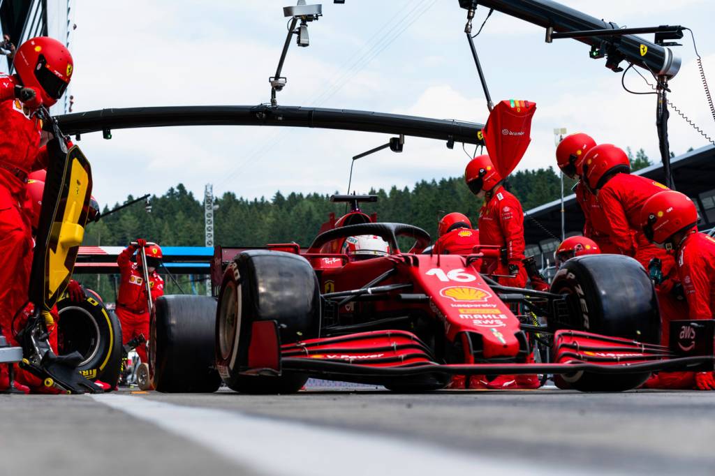 Ferrari de Charles Leclerc Ferrari de Charles Leclerc durante pit stop